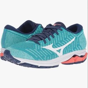 NEW WITHOUT BOX. Mizuno Women's Waveknit R2 Running Shoes, size 8!